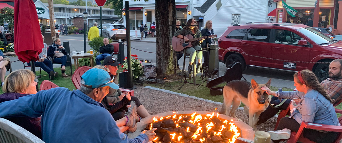 Live music at the garden bar