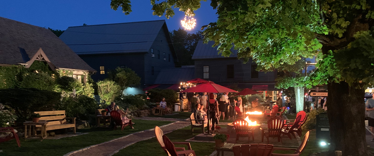 Nighttime at the garden bar